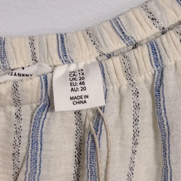 Artisan NY Cold Shoulder Tassel Top NWT - Picture 5 of 6